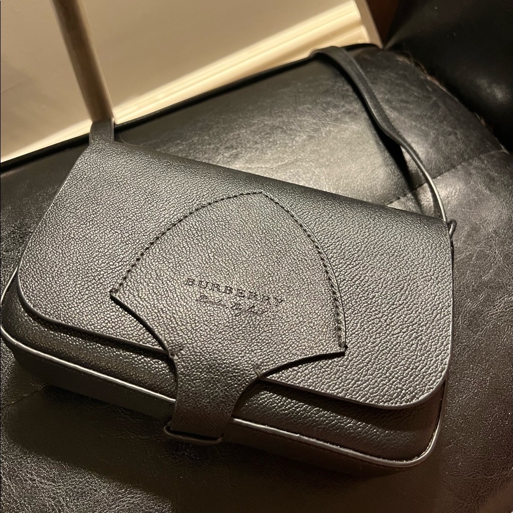 Burberry Hampshire Shoulder Bag Leather Small